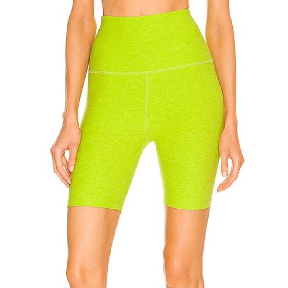 Beyond Yoga Biker Shorts Spacedye High Waisted in Matcha Lime Green
